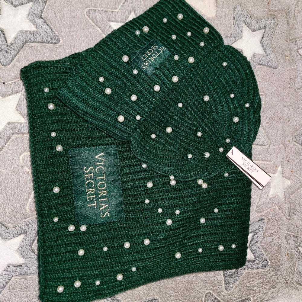 NWT Victoria Secret Knit   Beaded Scarf & Hat Set